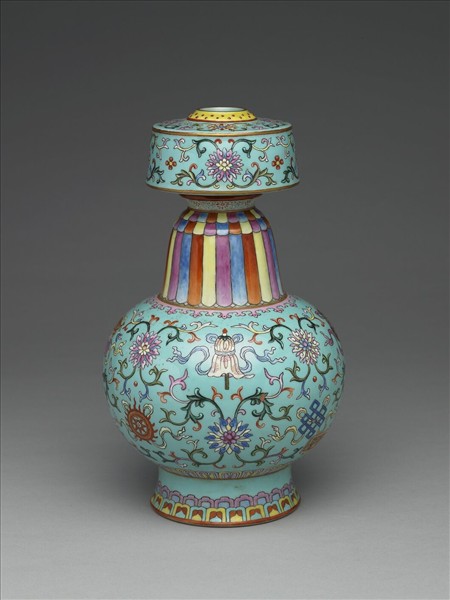 洋彩藍地番蓮紋瓶