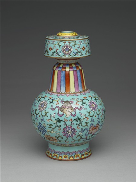 洋彩藍地番蓮紋瓶