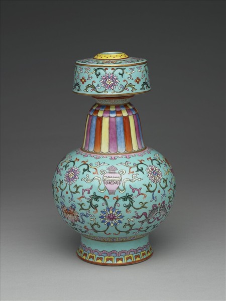 洋彩藍地番蓮紋瓶