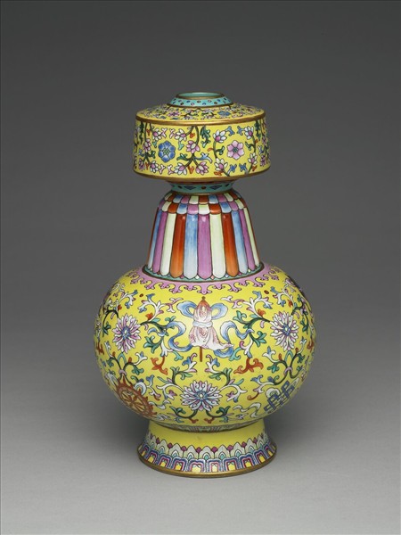 洋彩黃地番蓮紋瓶