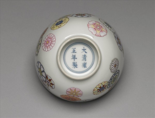 洋彩皮球花紋碗