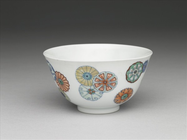 鬥彩團花紋碗