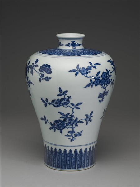 青花花果紋梅瓶