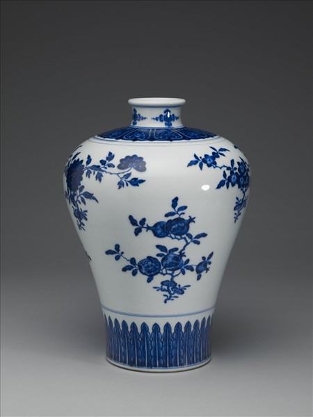 青花花果紋梅瓶