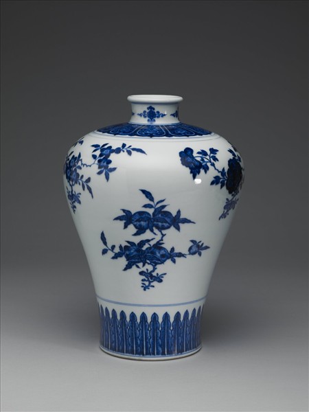青花花果紋梅瓶