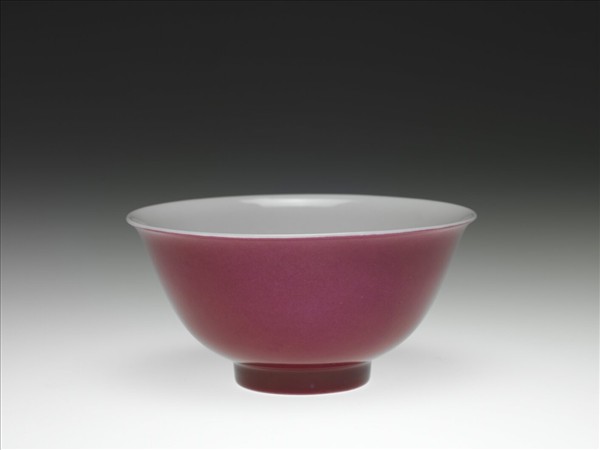 胭脂紅釉暗龍紋碗