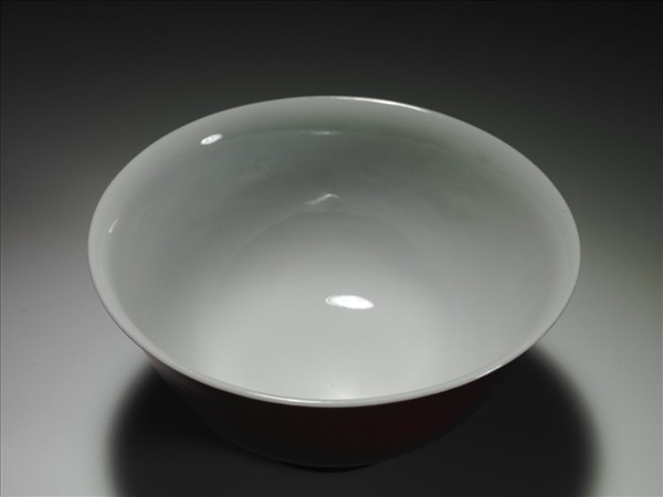 胭脂紅釉暗龍紋碗