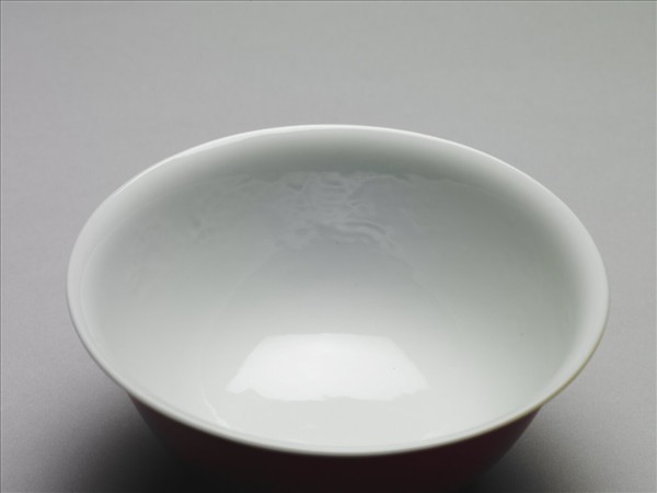 胭脂紅釉暗龍紋碗