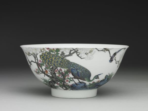 琺瑯彩孔雀圖碗
