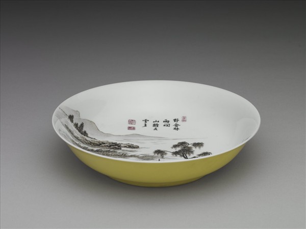 琺瑯彩黃地赭墨山水盤