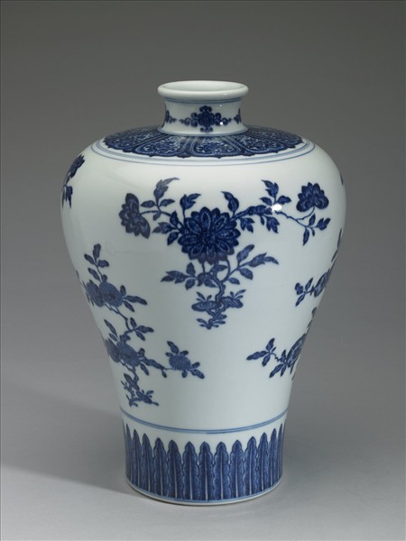 青花花果紋梅瓶