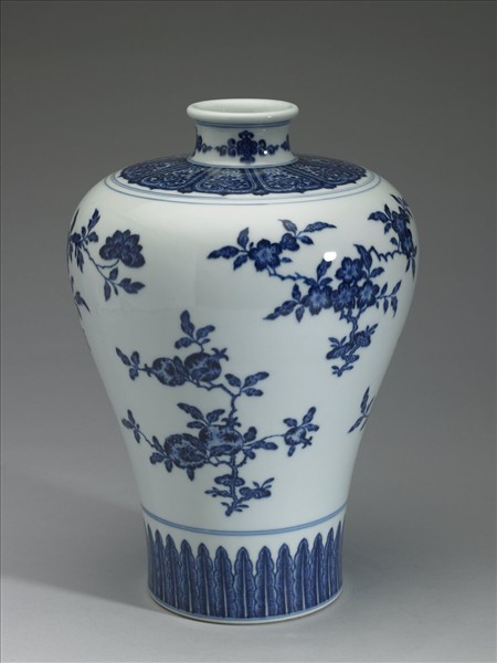 青花花果紋梅瓶