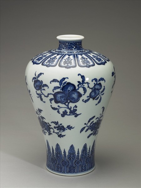 青花花果紋梅瓶