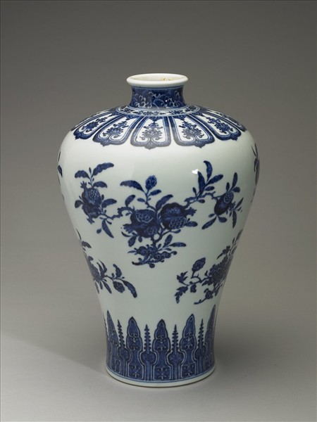 青花花果紋梅瓶