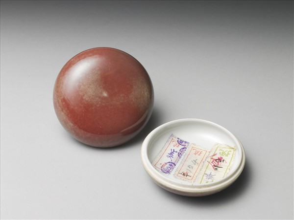 霽紅釉圓盒