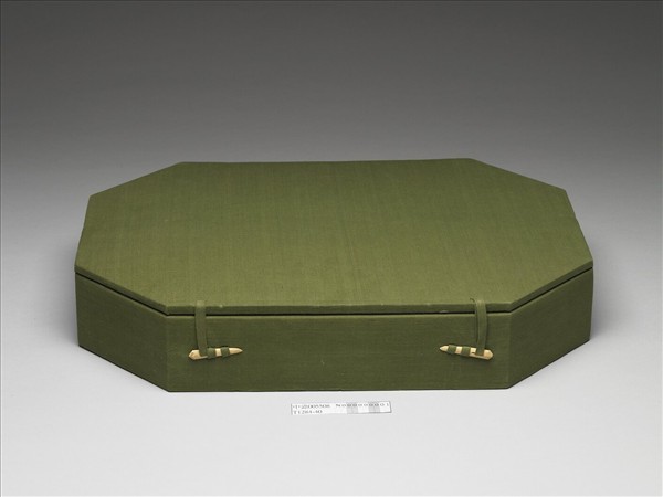 胭脂紅釉暗龍紋杯