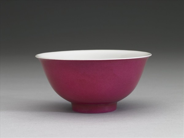 胭脂紅釉暗龍紋碗