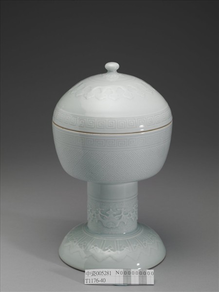 白瓷劃花雷紋豆