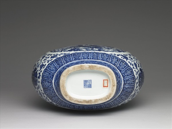 青花雲龍紋雙耳扁壺