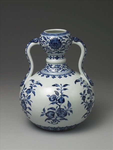 青花折枝花果紋如意雙耳瓶