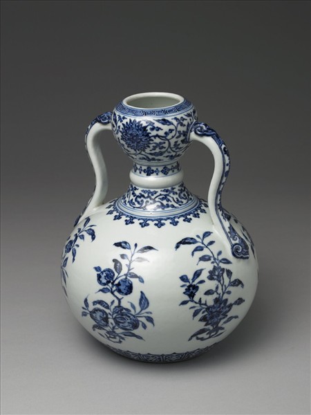 青花折枝花果紋如意雙耳瓶