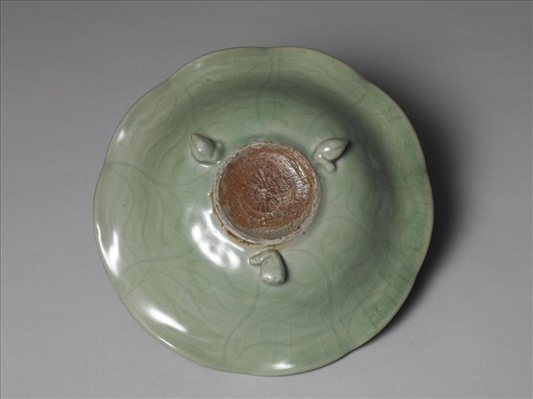 龍泉窯 青瓷荷葉式洗