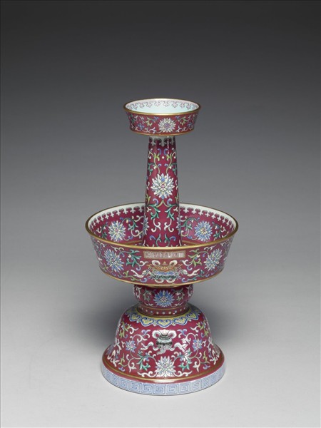 粉彩紫地番蓮八寶紋燭臺