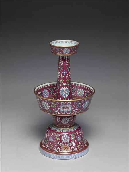 粉彩紫地番蓮八寶紋燭臺