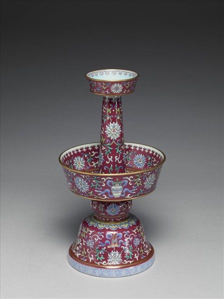 粉彩紫地番蓮八寶紋燭臺