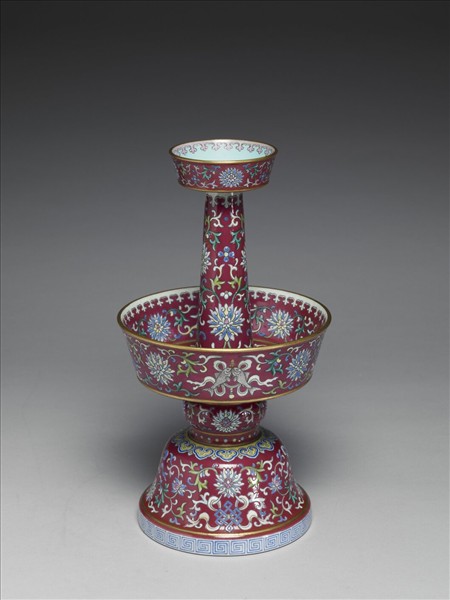 粉彩紫地番蓮八寶紋燭臺