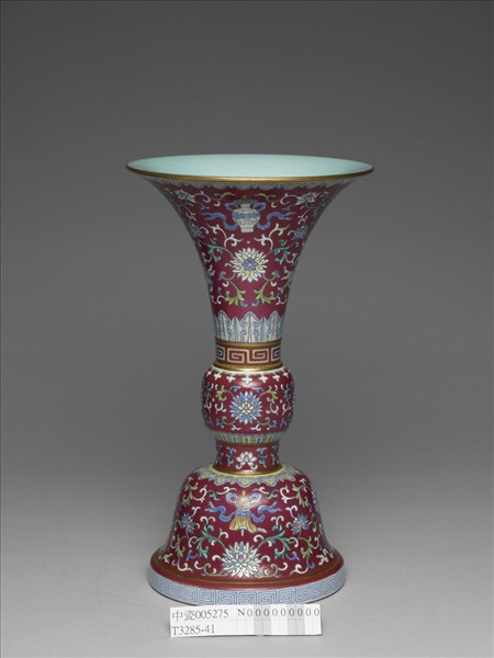 粉彩紫地番蓮八寶紋花觚