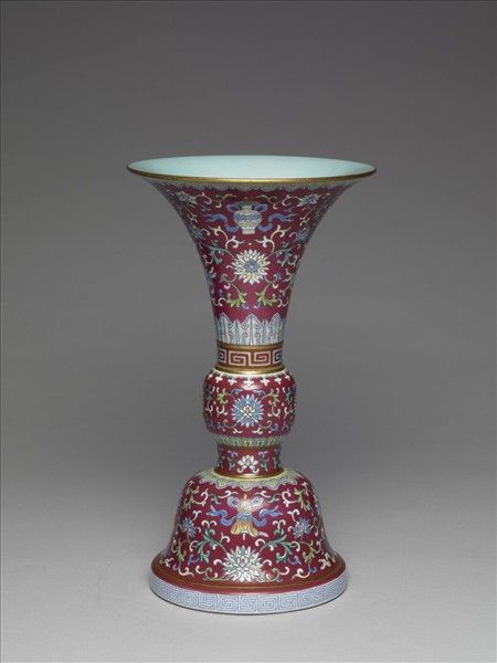 粉彩紫地番蓮八寶紋花觚