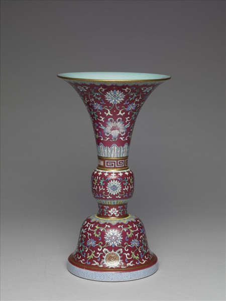 粉彩紫地番蓮八寶紋花觚