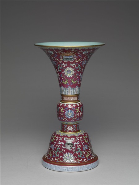 粉彩紫地番蓮八寶紋花觚