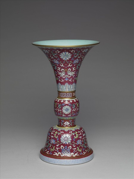 粉彩紫地番蓮八寶紋花觚