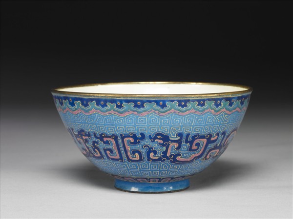 銅胎畫琺瑯藍地龍紋碗