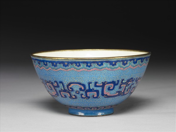 銅胎畫琺瑯藍地龍紋碗