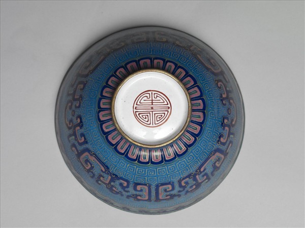 銅胎畫琺瑯藍地龍紋碗