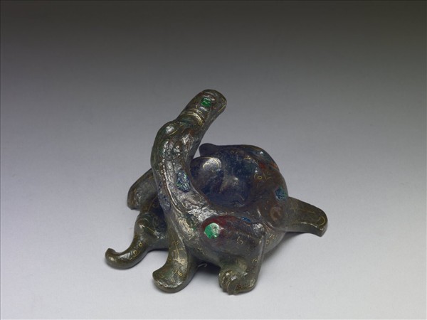 嵌金銀神獸形鎮