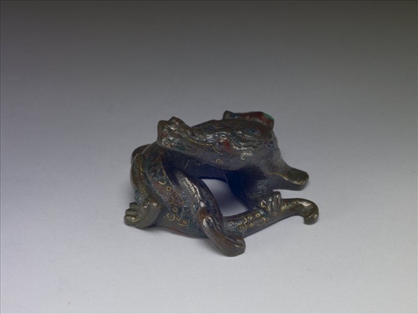 嵌金銀神獸形鎮