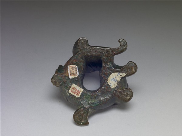 嵌金銀神獸形鎮