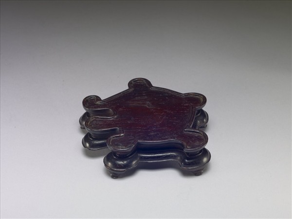 嵌金銀神獸形鎮