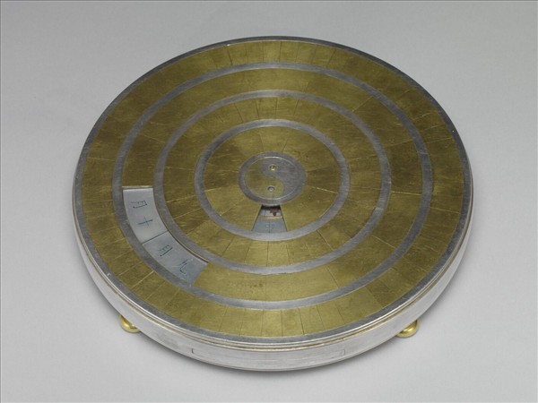 銅胎鎏金銀嵌螺鈿年曆表盤