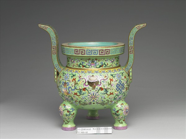 洋彩綠地番蓮雜寶紋爐