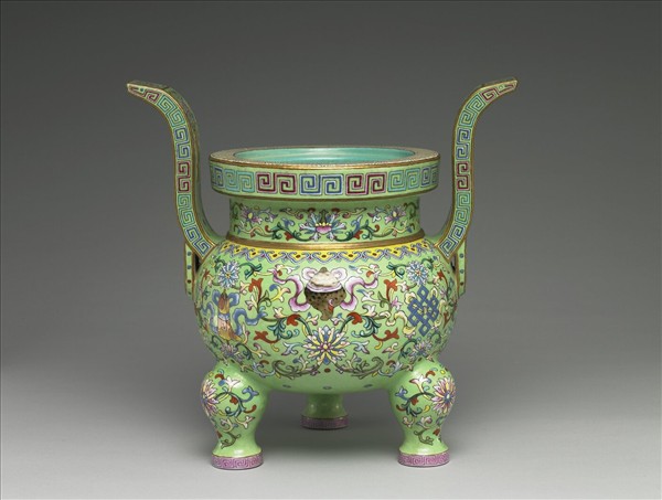 洋彩綠地番蓮雜寶紋爐