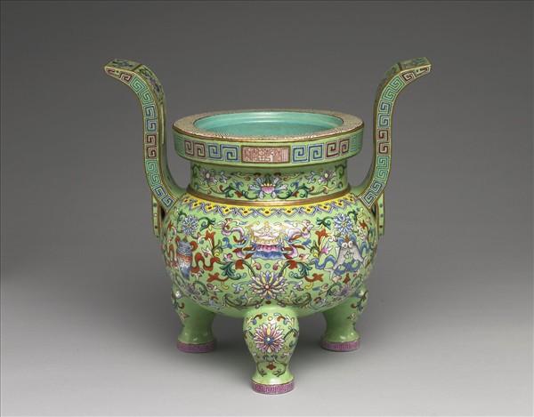 洋彩綠地番蓮雜寶紋爐