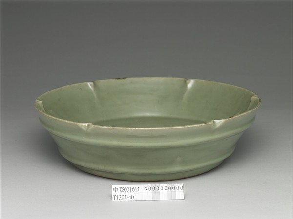 龍泉窯 青瓷花口蔗斷洗