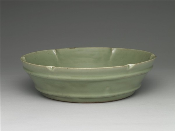 龍泉窯 青瓷花口蔗斷洗