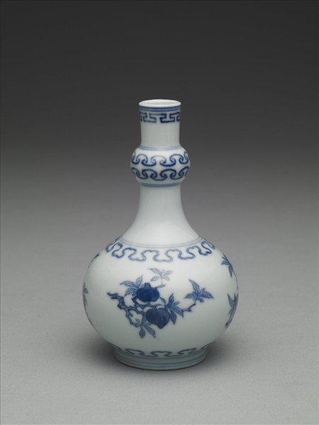 青花桃實石榴紋小瓶