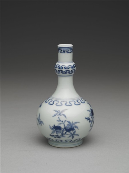 青花桃實石榴紋小瓶